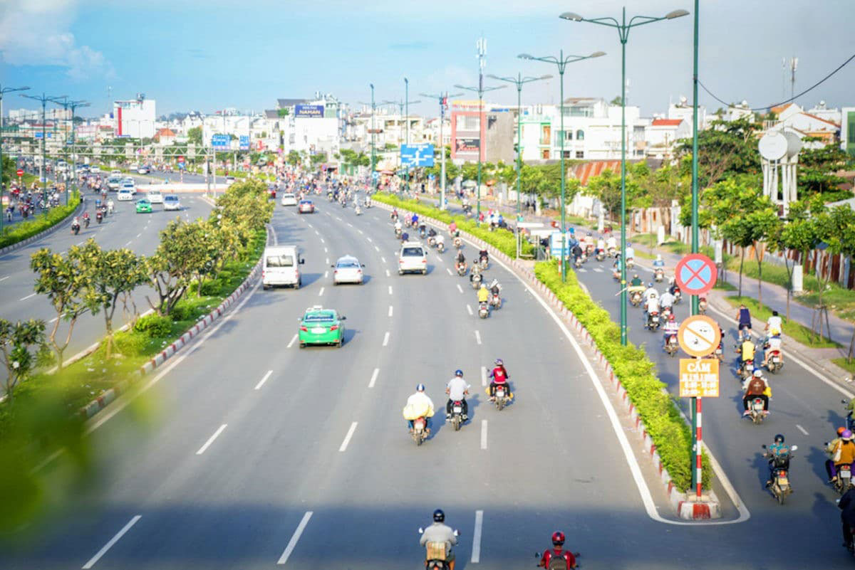 Tuyến đường huyết mạch (xa lộ H&amp;agrave; Nội) nối giữa TP Hồ Ch&amp;iacute; Minh với TP Thủ Đức