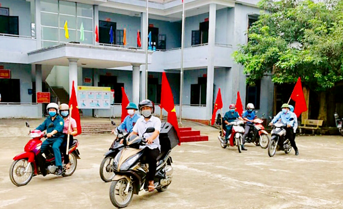 Đội tuy&amp;ecirc;n truyền lưu động x&amp;atilde; Bằng Gi&amp;atilde;, huyện Hạ H&amp;ograve;a