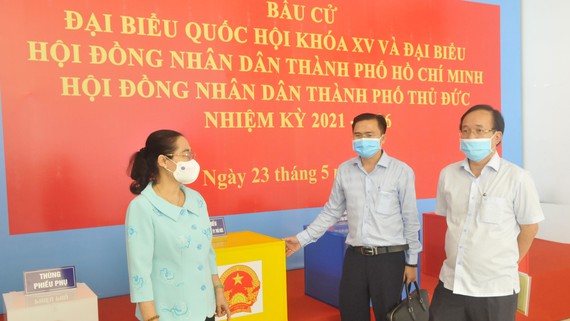 Chủ tịch HĐND TPHCM Nguyễn Thị Lệ kiểm tra việc chuẩn bị bầu cử tại TP Thủ Đức.