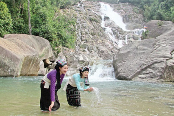 Vẻ đẹp hoang sơ của th&amp;aacute;c Ma Hao