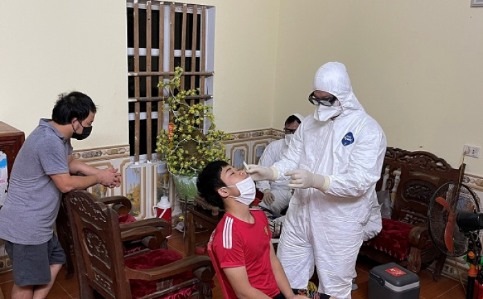 Trung t&amp;acirc;m kiểm so&amp;aacute;t dịch bệnh tỉnh Ph&amp;uacute; Thọ lấy mẫu x&amp;eacute;t nghiệm Covid-19 cho nh&amp;acirc;n d&amp;acirc;n