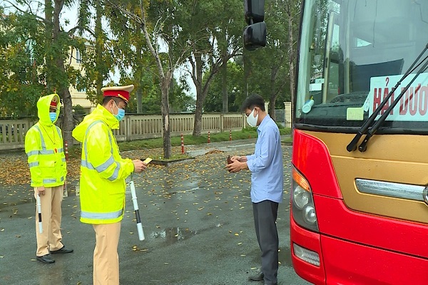 Tăng cường kiểm so&amp;aacute;t người v&amp;agrave; phương tiện đi qua địa b&amp;agrave;n tỉnh Hải Dương