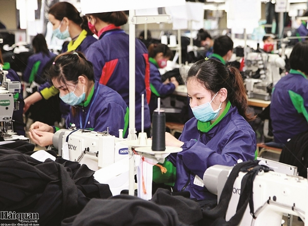 Tất cả trường hợp được l&amp;agrave;m th&amp;ecirc;m tối đa 300 giờ trong 1 năm đều được l&amp;agrave;m th&amp;ecirc;m từ tr&amp;ecirc;n 40 giờ đến 60 giờ trong 1 th&amp;aacute;ng kể từ ng&amp;agrave;y 1/4/2022