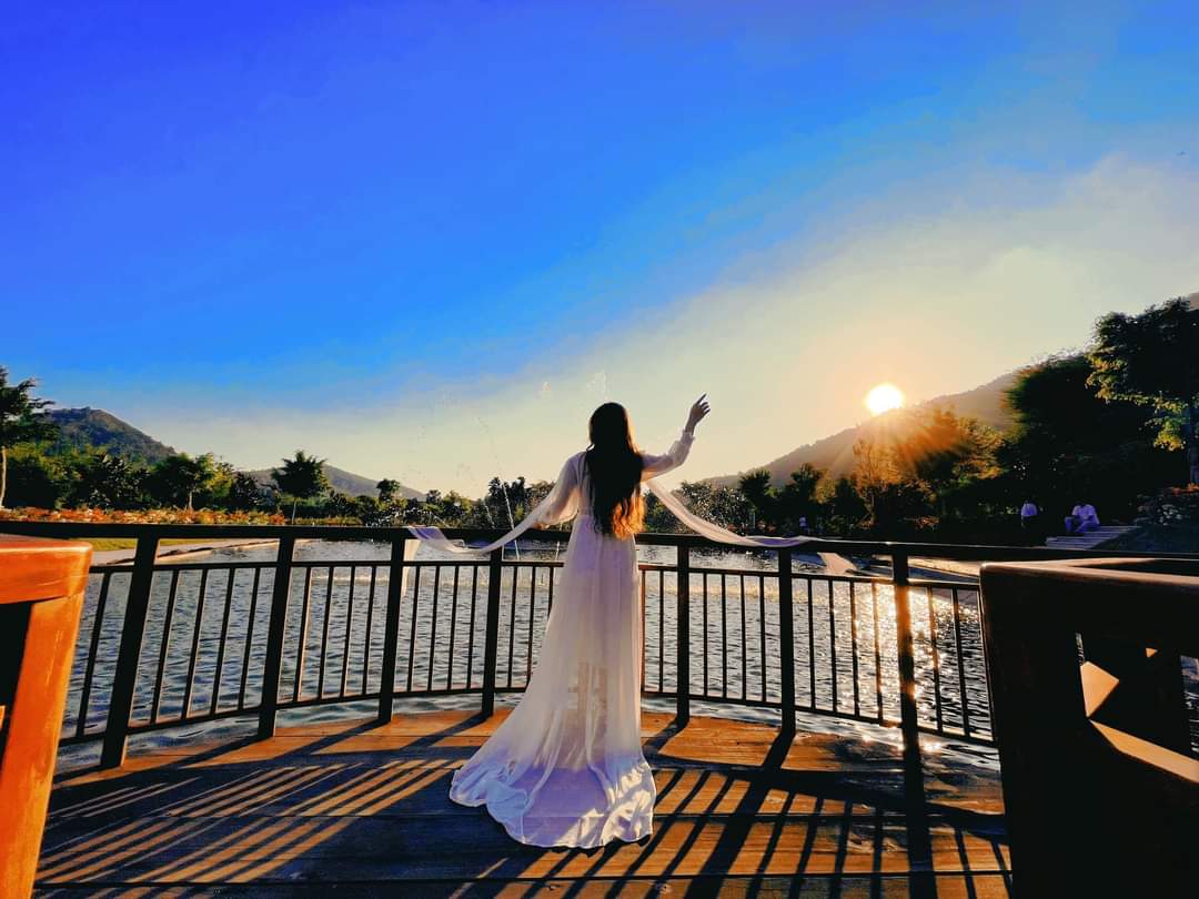 Ngắm b&amp;igrave;nh minh l&amp;ecirc;n trong khu&amp;ocirc;n vi&amp;ecirc;n Nh&amp;agrave; m&amp;aacute;y ĐMT An Hảo