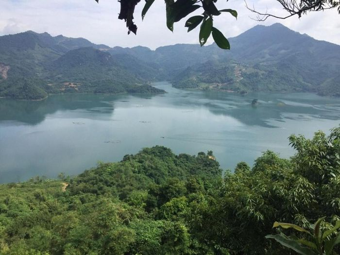 Hồ H&amp;ograve;a B&amp;igrave;nh với tiềm năng thu h&amp;uacute;t đầu tư về du lịch. (Ảnh: Vietnamnet)