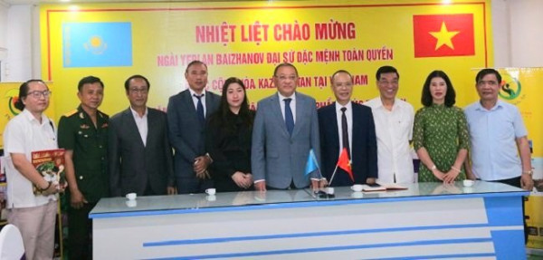 Nấc thang mới đưa thương hiệu Đông trùng hạ thảo Phúc Thành An đến gần hơn thị trường Kazakhstan