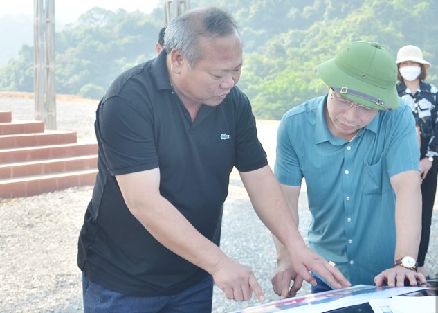 &amp;Ocirc;ng Nguyễn Văn To&amp;agrave;n, Ph&amp;oacute; Chủ tịch TT UBND tỉnh kiểm tra khu vực trao giải nội dung xe đạp địa h&amp;igrave;nh.
