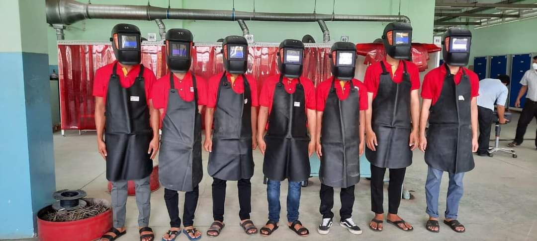 Học vi&amp;ecirc;n MIF ho&amp;agrave;n th&amp;agrave;nh xuất sắc phỏng vấn chuy&amp;ecirc;n ng&amp;agrave;nh cơ kh&amp;iacute;