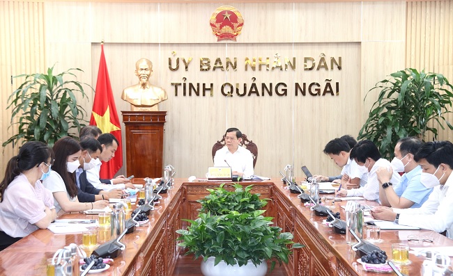 Chủ tịch UBND tỉnh Quảng Ng&amp;atilde;i  Đặng Văn Minh chủ tr&amp;igrave; buổi l&amp;agrave;m việc với C&amp;ocirc;ng ty TNHH EASTAR KIC Việt Nam để giải quyết c&amp;aacute;c vướng mắc li&amp;ecirc;n quan đến dự &amp;aacute;n Nh&amp;agrave; m&amp;aacute;y EASTAR KIC Việt Nam.