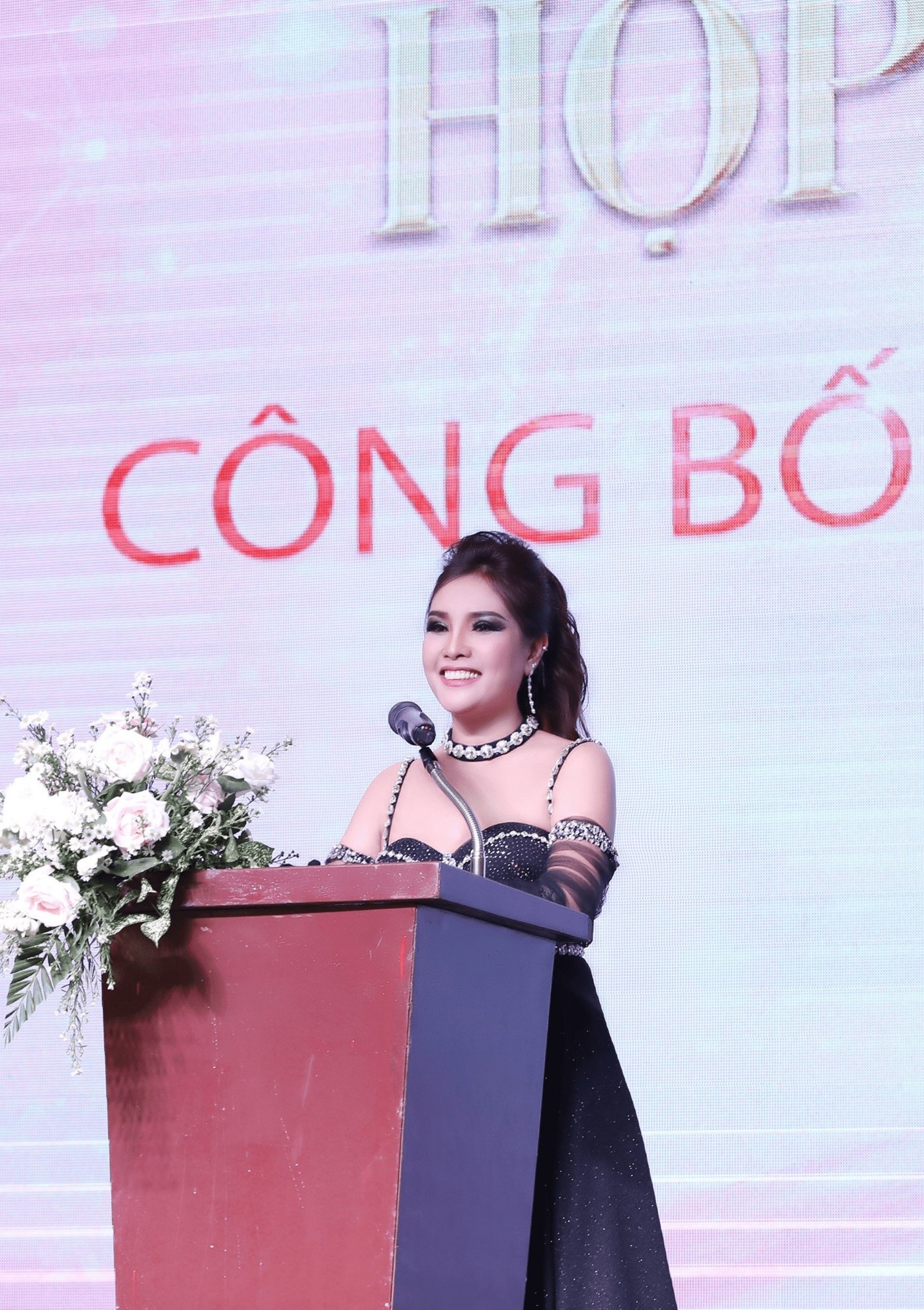 Trưởng BTC &amp;ndash; Thạc sĩ, nhà báo Đặng Gia Bena phát bi&amp;ecirc;̉u trong bu&amp;ocirc;̉i họp báo