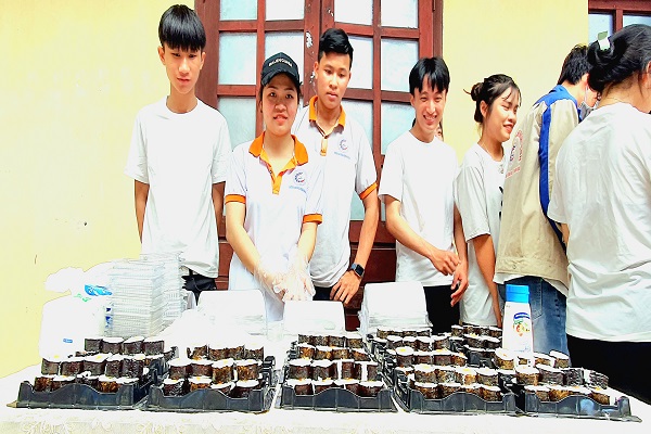 M&amp;oacute;n cơm susi nhật bản được giới thiệu trong ng&amp;agrave;y hội văn ho&amp;aacute; ẩm thực tại trường CĐN Nghi Sơn