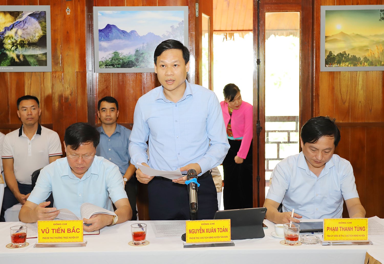 Chủ tịch UBND huyện T&amp;acirc;n Sơn b&amp;aacute;o c&amp;aacute;o t&amp;igrave;nh h&amp;igrave;nh ph&amp;aacute;t triển kinh tế - x&amp;atilde; hội 5 th&amp;aacute;ng đầu năm tr&amp;ecirc;n địa b&amp;agrave;n huyện