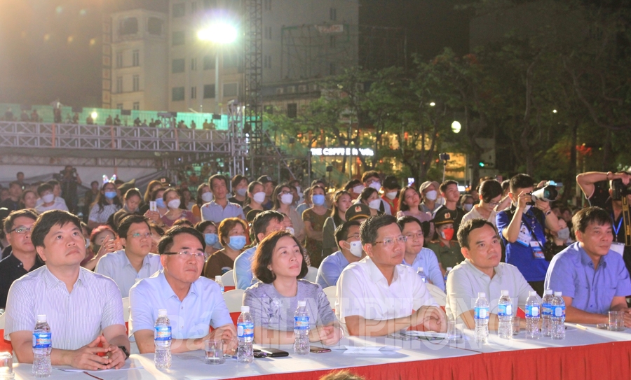 C&amp;aacute;c l&amp;atilde;nh đạo dự buổi tổng duyệt