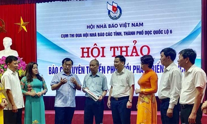 Đại biểu dự hội thảo trao đổi, chia sẻ vai tr&amp;ograve; của cơ quan b&amp;aacute;o ch&amp;iacute; trong tuy&amp;ecirc;n truyền, quảng b&amp;aacute; th&amp;uacute;c đẩy phục hồi, ph&amp;aacute;t triển du lịch.