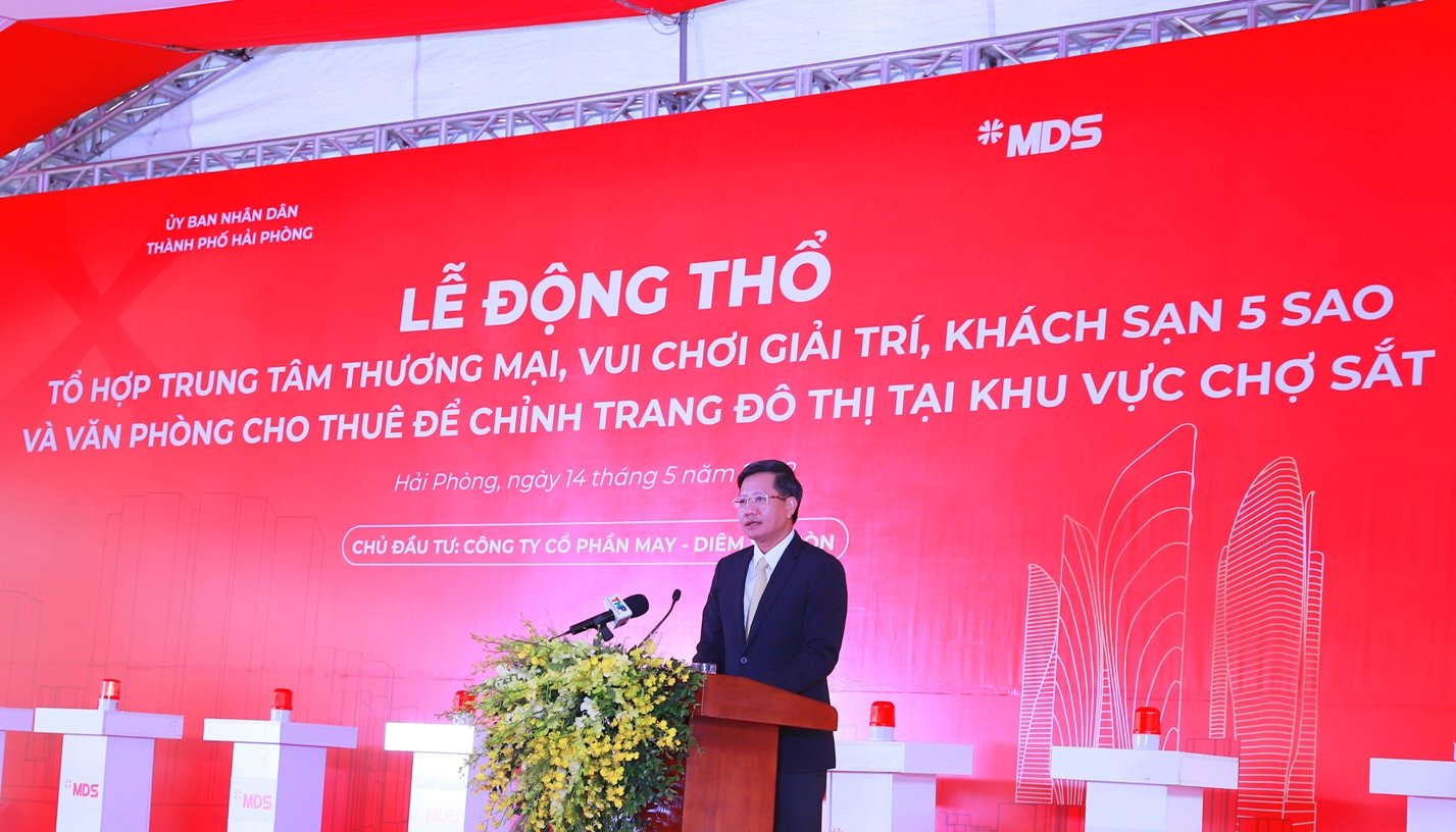 Ph&amp;oacute; Chủ tịch Thường trực UBND th&amp;agrave;nh phố L&amp;ecirc; Anh Qu&amp;acirc;n ph&amp;aacute;t biểu tại lễ khởi c&amp;ocirc;ng