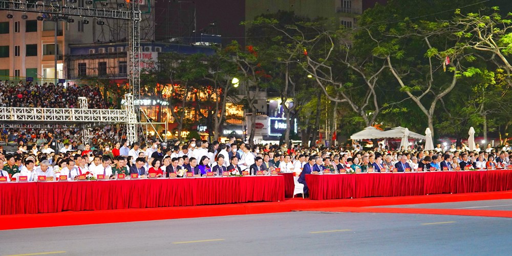 Quang cảnh lễ hội Lễ hội Hoa phượng đỏ Hải Ph&amp;ograve;ng 2022