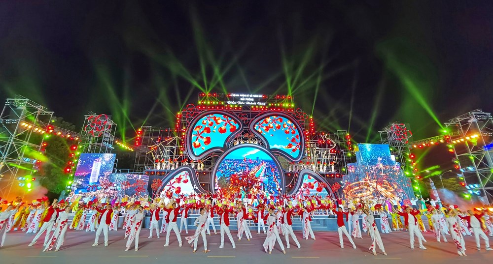 Chương tr&amp;igrave;nh nghệ thuật tại Lễ hội Hoa phượng đỏ - Hải Ph&amp;ograve;ng 2022 c&amp;oacute; sự g&amp;oacute;p mặt của c&amp;aacute;c ca sĩ nổi tiếng