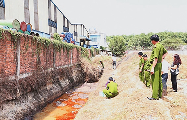 Sắp thanh tra, xử phạt c&amp;aacute;c doanh nghiệp chưa nộp tiền xử l&amp;yacute; chất thải