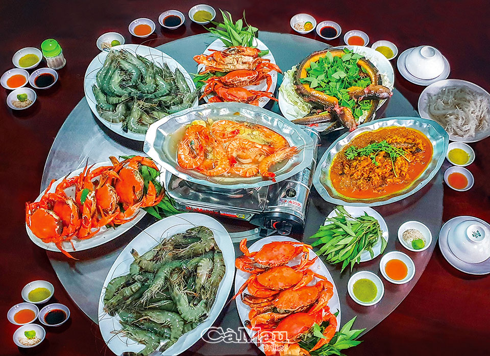 Sự phong ph&amp;uacute;, độc đ&amp;aacute;o của ẩm thực C&amp;agrave; Mau đến từ 2 hệ sinh th&amp;aacute;i, ngập lợ, ngập mặn, với những sản vật thi&amp;ecirc;n nhi&amp;ecirc;n thuần khiết. Ảnh: HUỲNH L&amp;Acirc;M