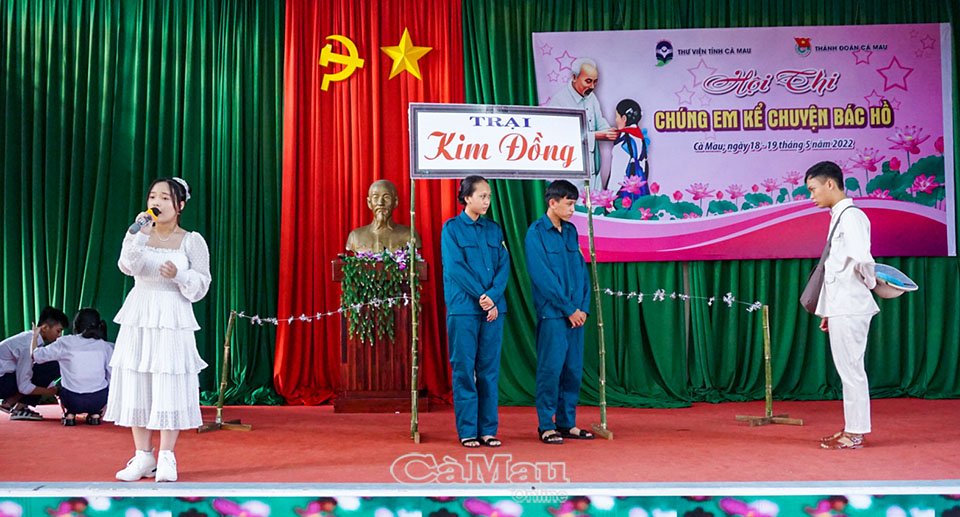 Tiết mục đạt giải Nhất của em Cao Song Ngọc, học sinh lớp 7D, Trường THCS T&amp;acirc;n Th&amp;agrave;nh với c&amp;acirc;u chuyện &amp;ldquo;B&amp;aacute;c Hồ đến với c&amp;aacute;c ch&amp;aacute;u mồ c&amp;ocirc;i ở trại Kim Đồng&amp;rdquo;. Ảnh: HẰNG MY