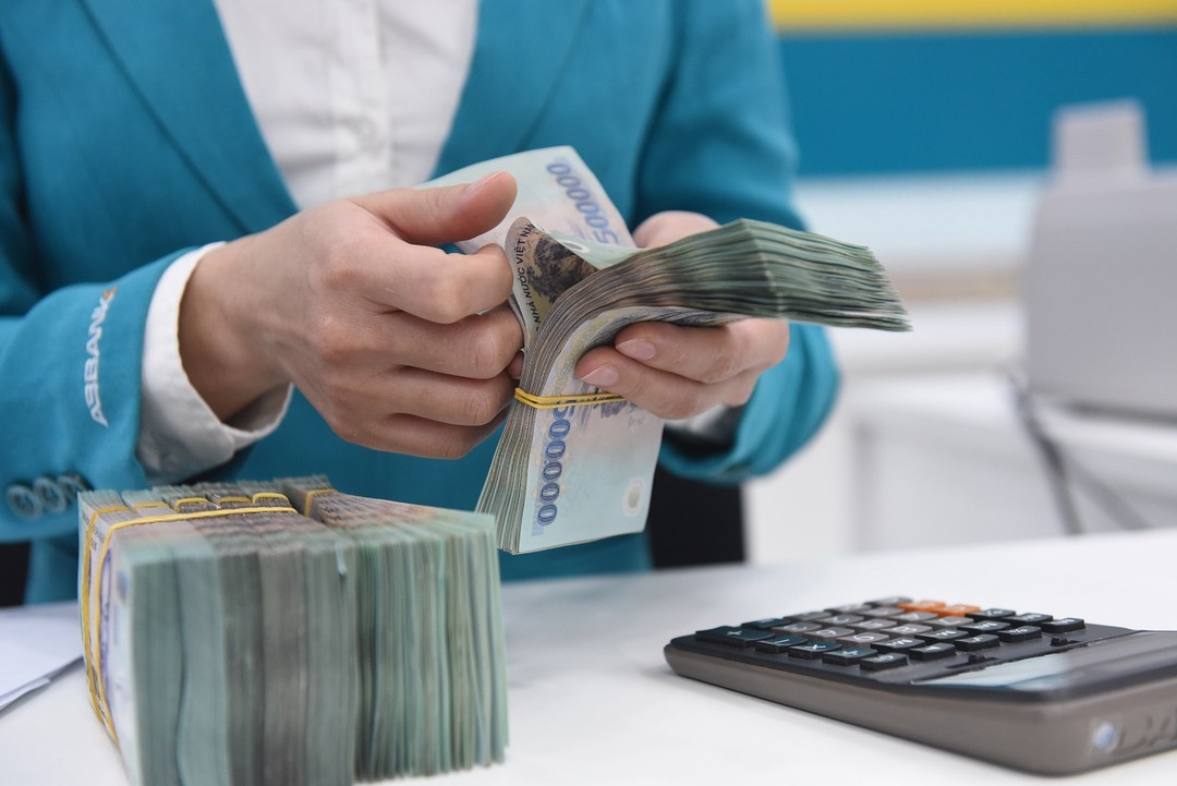 Siết t&amp;iacute;n dụng, doanh nghiệp gặp kh&amp;oacute;