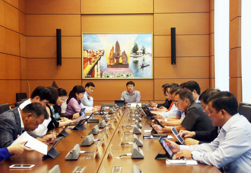 To&amp;agrave;n cảnh phi&amp;ecirc;n thảo luận tại Tổ