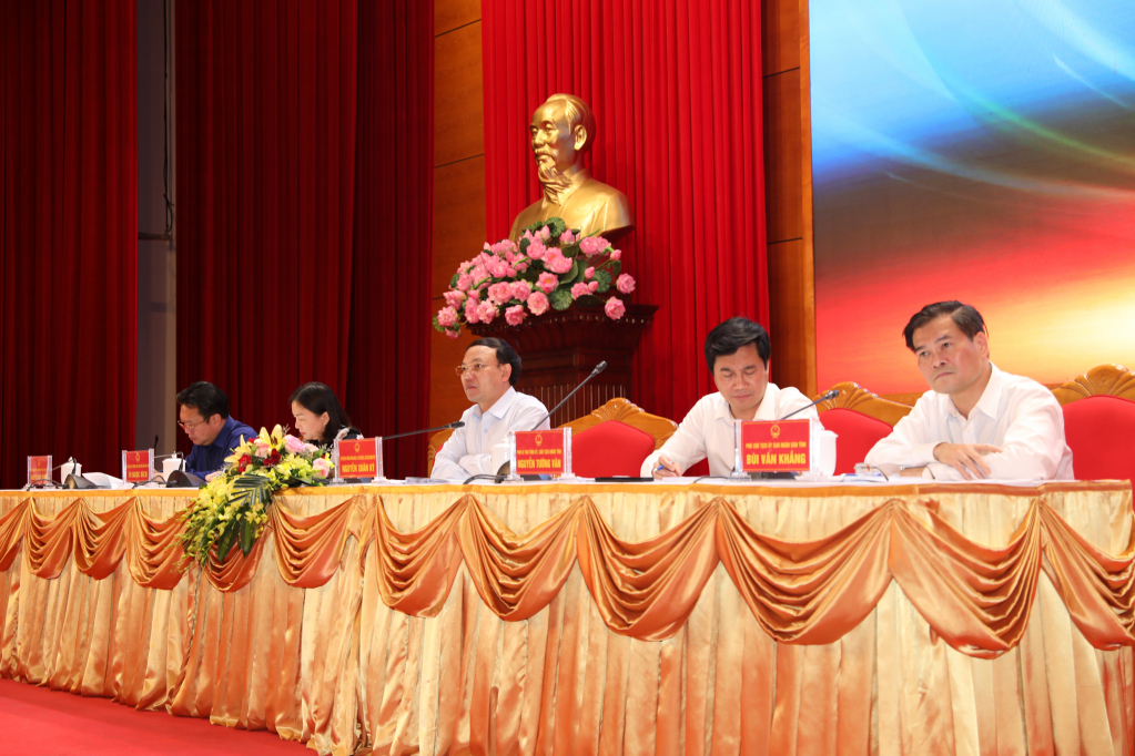 C&amp;aacute;c đồng ch&amp;iacute; l&amp;atilde;nh đạo tỉnh ghi nhận, tiếp thu &amp;yacute; kiến đ&amp;oacute;ng g&amp;oacute;p từ c&amp;aacute;c chuy&amp;ecirc;n gia, doanh nghiệp nhằm tiếp tục cải thiện m&amp;ocirc;i trường đầu tư kinh doanh, năng lực cạnh tranh cấp tỉnh bền vững.