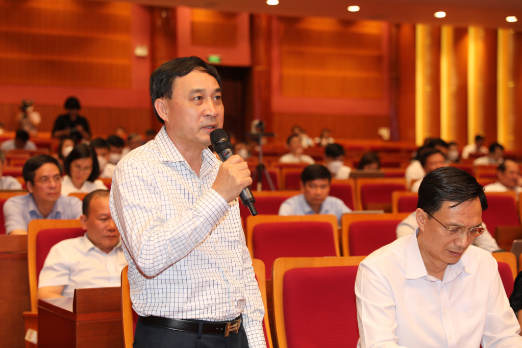 Đại diện Hiệp hội doanh nghiệp Quảng Ninh tham gia &amp;yacute; kiến về giải ph&amp;aacute;p cải thiện m&amp;ocirc;i trường đầu tư kinh doanh, năng lực cạnh tranh cấp tỉnh.