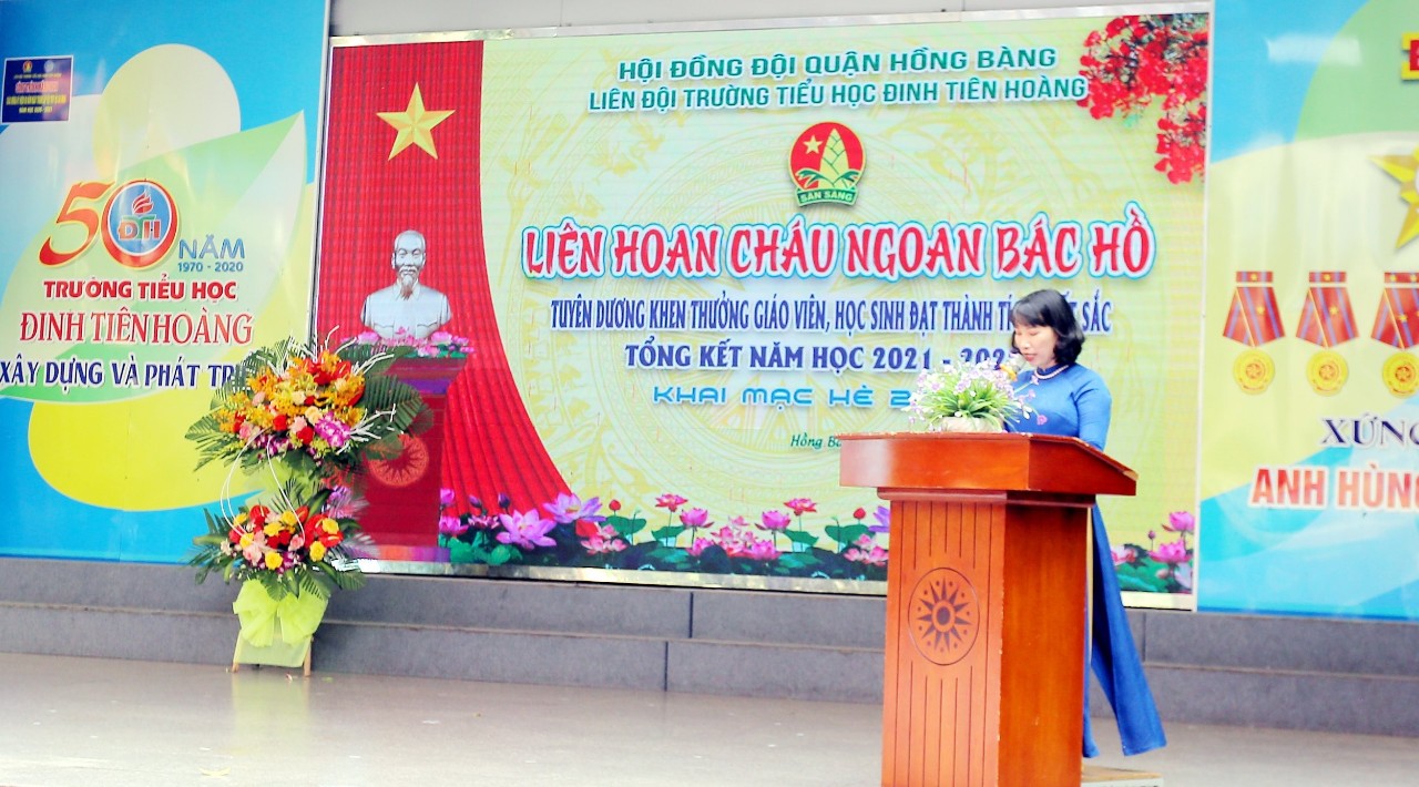 B&amp;agrave; Đo&amp;agrave;n Thị Thu Hằng, B&amp;iacute; thư đăng ủy, Hiệu trưởng tiểu học Đinh Ti&amp;ecirc;n Ho&amp;agrave;ng ph&amp;aacute;t biểu tại buổi lễ