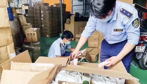 H&amp;agrave;ng trăm ng&amp;agrave;n sản phẩm nghi nhập lậu bị thu giữ