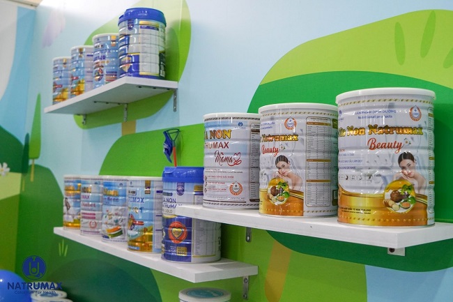 C&amp;aacute;c d&amp;ograve;ng sản phẩm sữa non Natrumax tại khu trưng b&amp;agrave;y