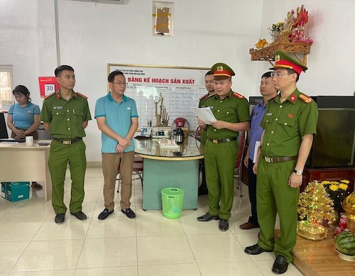 Cơ quan điều tra đọc lệnh khởi tố v&amp;agrave;  bắt tạm giam đối với Ho&amp;agrave;ng Văn Cường