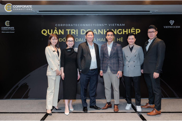 Từ tr&amp;aacute;i qua: Th&amp;agrave;nh vi&amp;ecirc;n s&amp;aacute;ng lập CC HCM2-Nextgen Chapter, Rose Th&amp;aacute;i T&amp;uacute; Tr&amp;acirc;n - Gi&amp;aacute;m Đốc Điều H&amp;agrave;nh C&amp;ocirc;ng Ty CP Thực Phẩm Trần Th&amp;aacute;i; Christine Hồ Thuỵ Hồng Ph&amp;uacute;c - Gi&amp;aacute;m Đốc Điều H&amp;agrave;nh BCA Group; Kh&amp;aacute;ch mời &amp;Ocirc;ng Trần Lệ Nguy&amp;ecirc;n - TGĐ Tập đo&amp;agrave;n KIDO v&amp;agrave; MC Quốc Kh&amp;aacute;nh - Founder Vietsuccess, th&amp;agrave;nh vi&amp;ecirc;n s&amp;aacute;ng lập CC HCM2-Nextgen Chapter; Lee Phạm Kh&amp;aacute;nh Lee - Ph&amp;oacute; Gi&amp;aacute;m Đốc C&amp;ocirc;ng ty CP Giống Gia Cầm Lượng Huệ v&amp;agrave; Hồ Nhật Nathan - Ph&amp;oacute; Gi&amp;aacute;m Đốc Redwoods Capital.