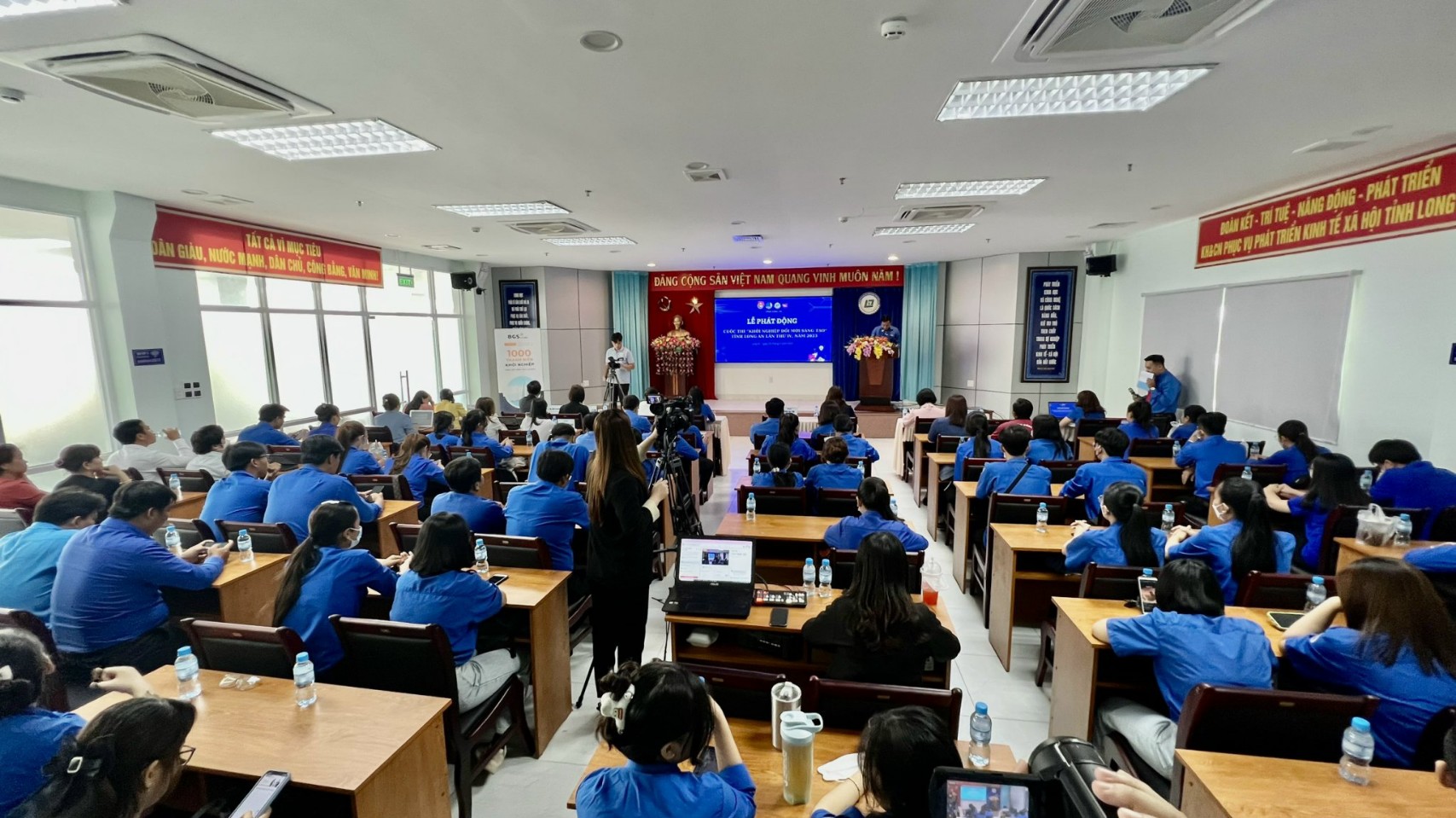 Cuộc thi c&amp;ograve;n gi&amp;uacute;p c&amp;aacute;c bạn trẻ c&amp;oacute; cơ hội học hỏi v&amp;agrave; t&amp;igrave;m hiểu về t&amp;igrave;nh h&amp;igrave;nh kinh tế - x&amp;atilde; hội địa phương, từ đ&amp;oacute; đưa ra những &amp;yacute; tưởng, giải ph&amp;aacute;p mới để ph&amp;aacute;t triển địa phương