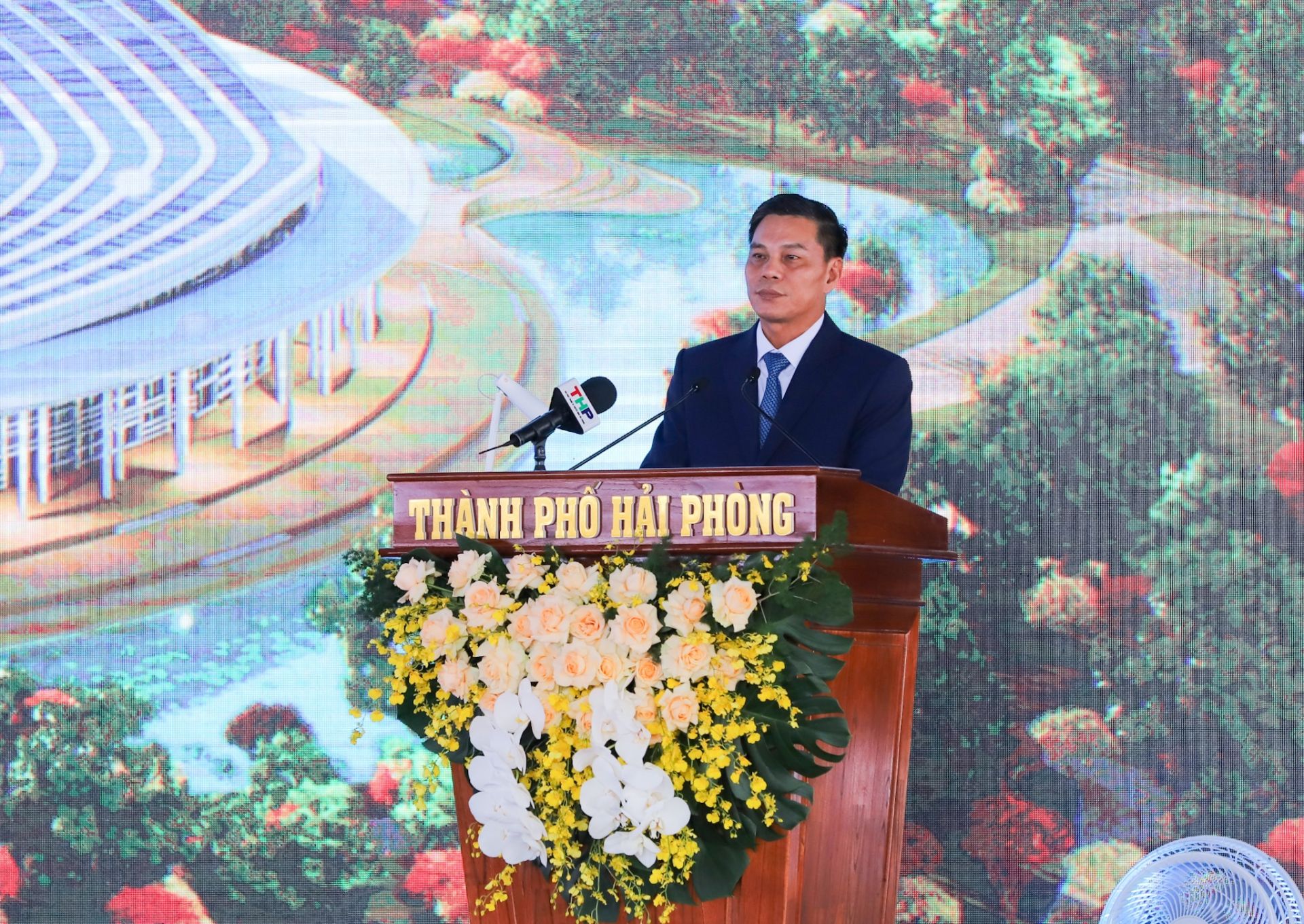Chủ tịch UBND th&amp;agrave;nh phố Nguyễn Văn T&amp;ugrave;ng ph&amp;aacute;t biểu tại Lễ khởi c&amp;ocirc;ng.