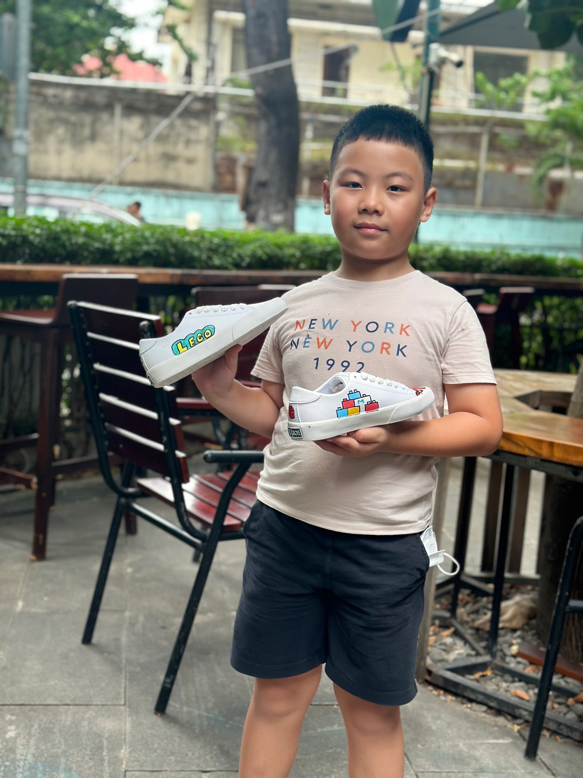 C&amp;aacute;c huynh đệ cũng kh&amp;aacute; vui khi đưa con đến trải nghiệm v&amp;agrave; s&amp;aacute;ng tạo tại ZOE Sneaker &amp;amp; Craft