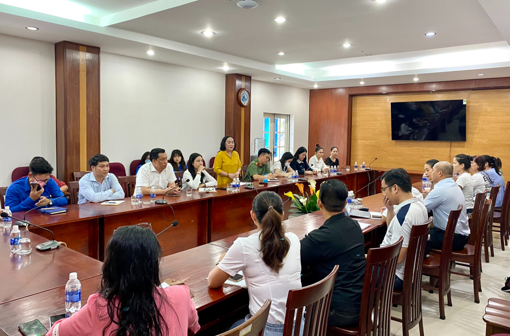 B&amp;agrave; Trần Thị Kim V&amp;acirc;n, Chủ tịch Li&amp;ecirc;n hiệp c&amp;aacute;c Tổ chức Hữu nghị tỉnh B&amp;igrave;nh Dương ph&amp;aacute;t biểu tại Hội nghị