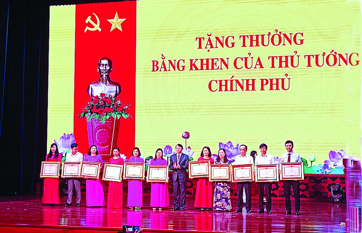 Ban D&amp;acirc;n tộc tỉnh l&amp;agrave; một trong những đơn vị được nhận Bằng khen của Thủ tướng Ch&amp;iacute;nh phủ