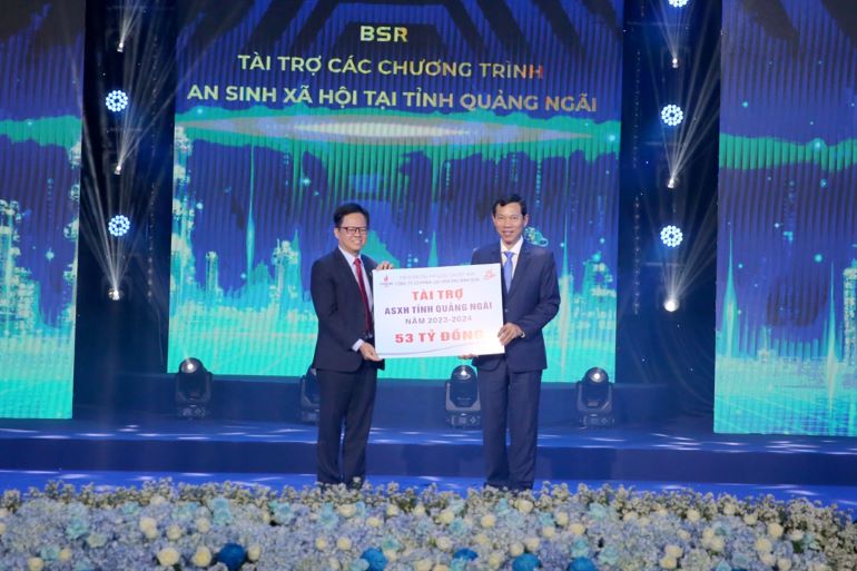 Dịp n&amp;agrave;y, BSR trao biểu trưng t&amp;agrave;i trợ c&amp;ocirc;ng t&amp;aacute;c an sinh x&amp;atilde; hội tại tỉnh Quảng Ng&amp;atilde;i, giai đoạn 2023-2024 với tổng số tiền 53 tỷ đồng