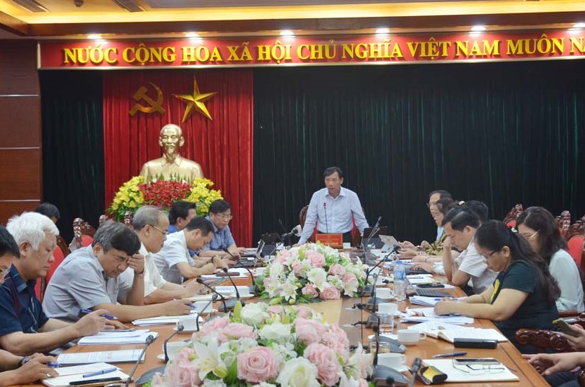 Chủ tịch UBND tỉnh H&amp;ograve;a B&amp;igrave;nh B&amp;ugrave;i Văn Kh&amp;aacute;nh ph&amp;aacute;t biểu kết luận hội nghị.