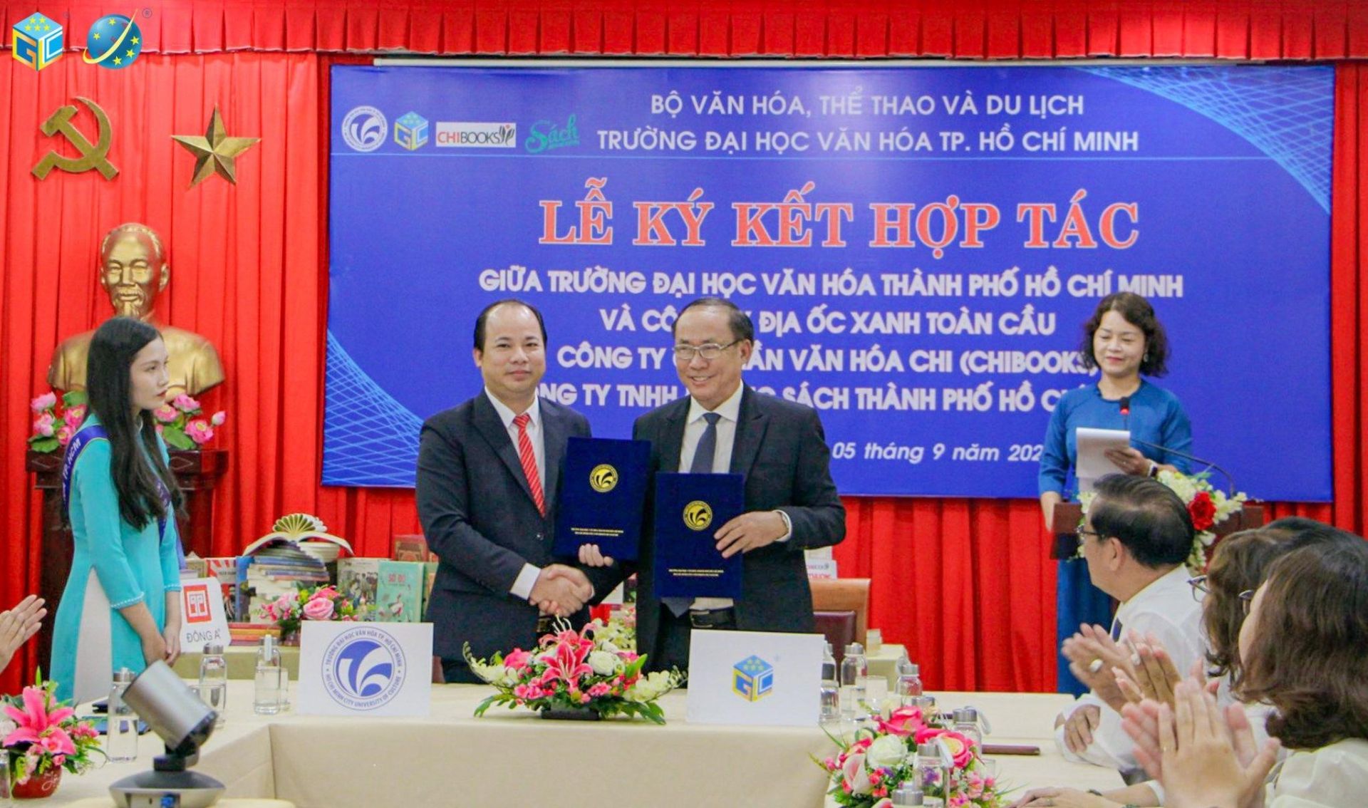 Lễ k&amp;yacute; kết hợp t&amp;aacute;c to&amp;agrave;n diện giữa Xanh To&amp;agrave;n Cầu Group v&amp;agrave; trường Đại học Văn ho&amp;aacute; TP.HCM.
