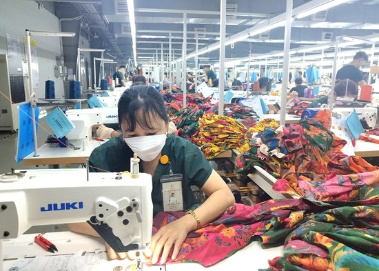 C&amp;ocirc;ng ty TNHH Thời trang Raindrop Việt Nam sản xuất quần &amp;aacute;o thời trang cao cấp phục vụ xuất khẩu