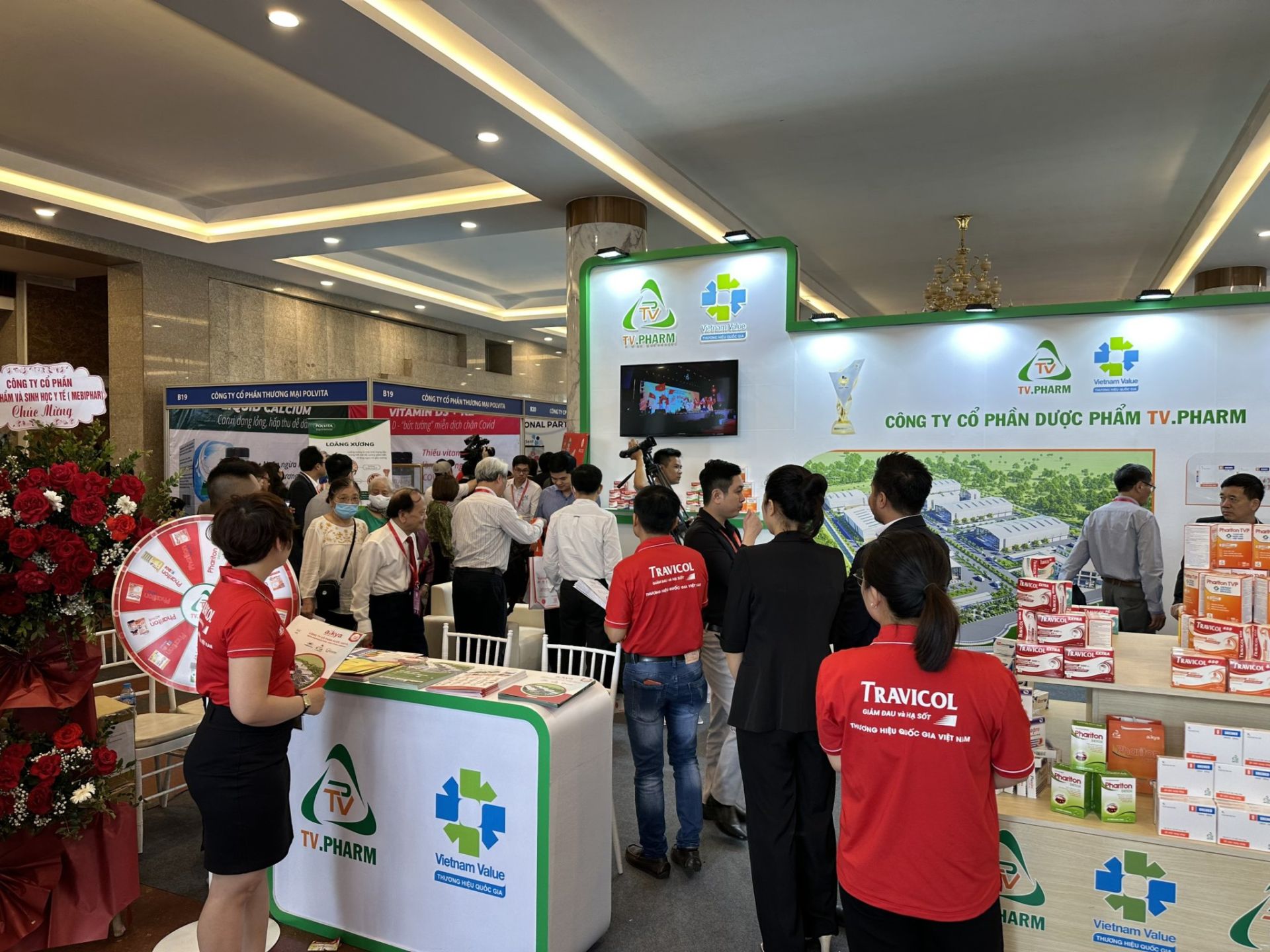 ẢnGian h&amp;agrave;ng của TV.PHARM nhận được sự tham quan của rất đ&amp;ocirc;ng đảo kh&amp;aacute;ch h&amp;agrave;ng