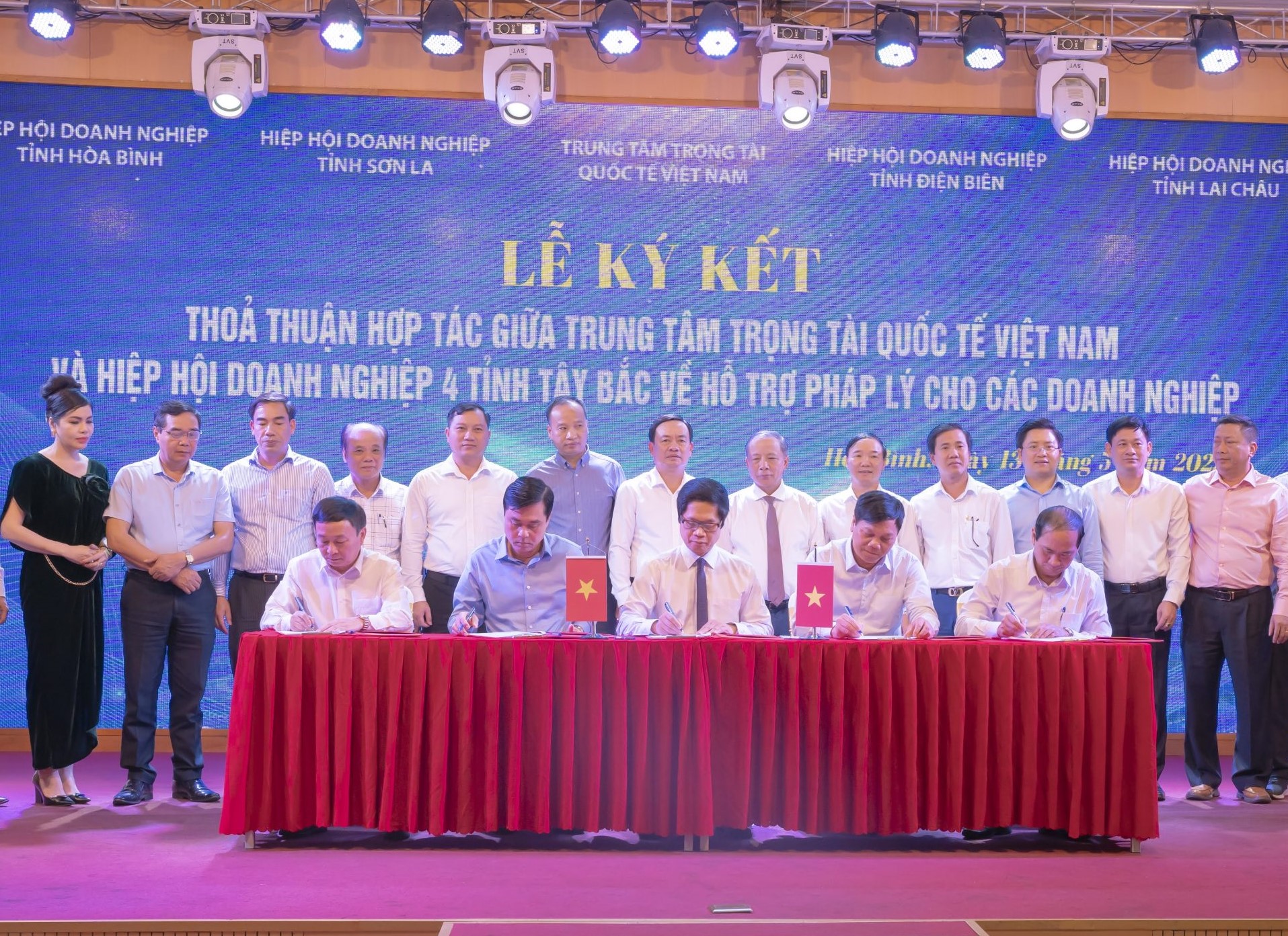 Lễ k&amp;yacute; kết thoả thuận hợp t&amp;aacute;c giữa Trung t&amp;acirc;m trọng tại quốc tế Việt Nam v&amp;agrave; Hiệp hội doanh nghiệp 4 tỉnh T&amp;acirc;y Bắc về hỗ trợ ph&amp;aacute;p l&amp;yacute; cho c&amp;aacute;c doanh nghiệp