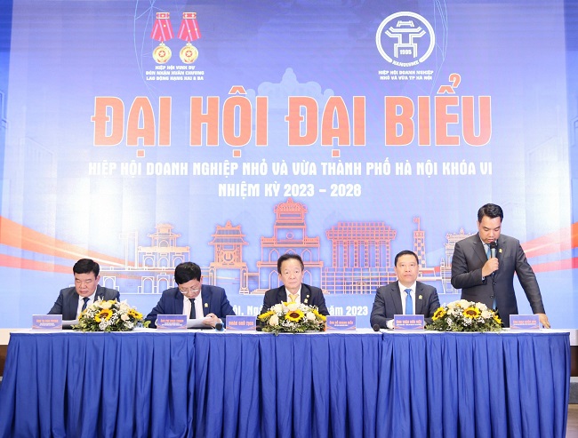 Đo&amp;agrave;n Chủ tịch điều h&amp;agrave;nh Đại hội Hiệp hội DNNVV th&amp;agrave;nh phố H&amp;agrave; Nội kh&amp;oacute;a VI, nhiệm kỳ 2023-2028.