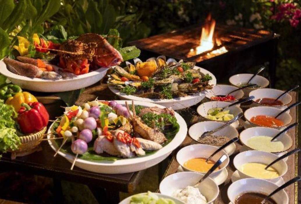 Tiệc BBQ tại s&amp;acirc;n vườn Biệt thự