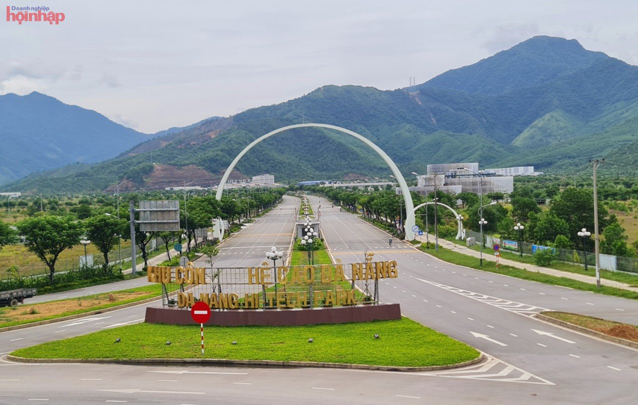 Dự &amp;aacute;n trung t&amp;acirc;m logistics Khu c&amp;ocirc;ng nghệ cao Đ&amp;agrave; Nẵng quy m&amp;ocirc; 3 &amp;ndash; 5 ha đến năm 2030 v&amp;agrave; mở rộng l&amp;ecirc;n 15 &amp;ndash; 20 ha đến năm 2050, l&amp;agrave; trung t&amp;acirc;m logistics đường bộ phụ trợ trung t&amp;acirc;m logistics h&amp;agrave;ng kh&amp;ocirc;ng v&amp;agrave; đường sắt, cung cấp c&amp;aacute;c dịch vụ hỗ trợ khu c&amp;ocirc;ng nghệ cao Đ&amp;agrave; Nẵng;