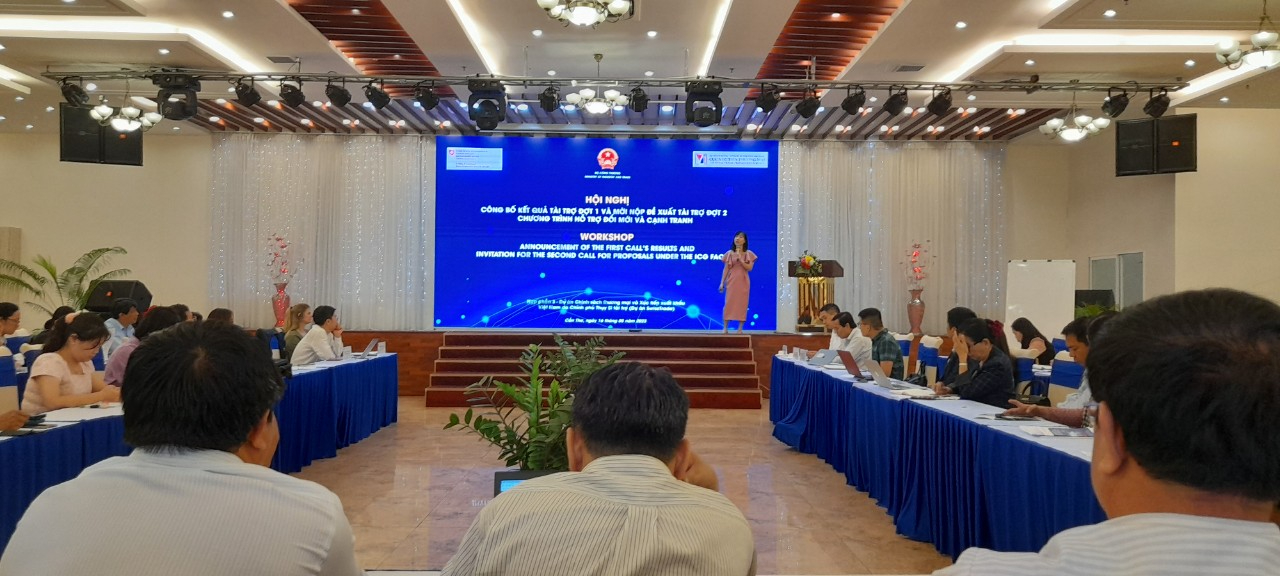 B&amp;agrave; Nguyễn Thị Minh Th&amp;uacute;y- Gi&amp;aacute;m đốc Trung t&amp;acirc;m Ứng dụng C&amp;ocirc;ng nghệ Th&amp;ocirc;ng tin v&amp;agrave; Chuyển Đổi số, cục XTTM tr&amp;igrave;nh b&amp;agrave;y dự &amp;aacute;n.