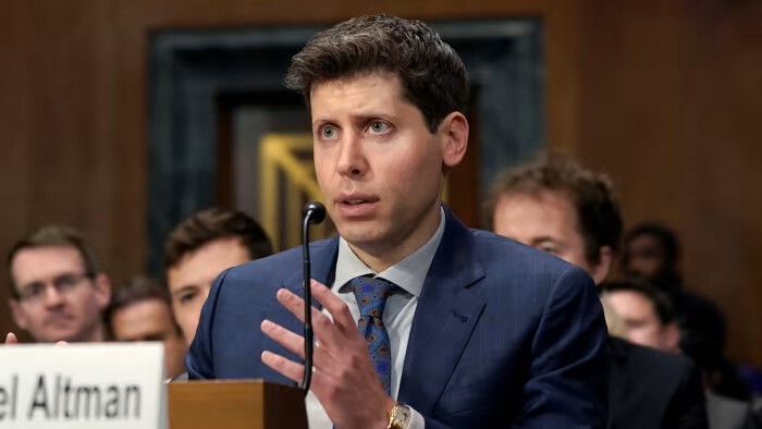 Sam Altman trong phi&amp;ecirc;n điều trần trước Quốc hội Mỹ ng&amp;agrave;y 16/5. (Ảnh: CNBC).