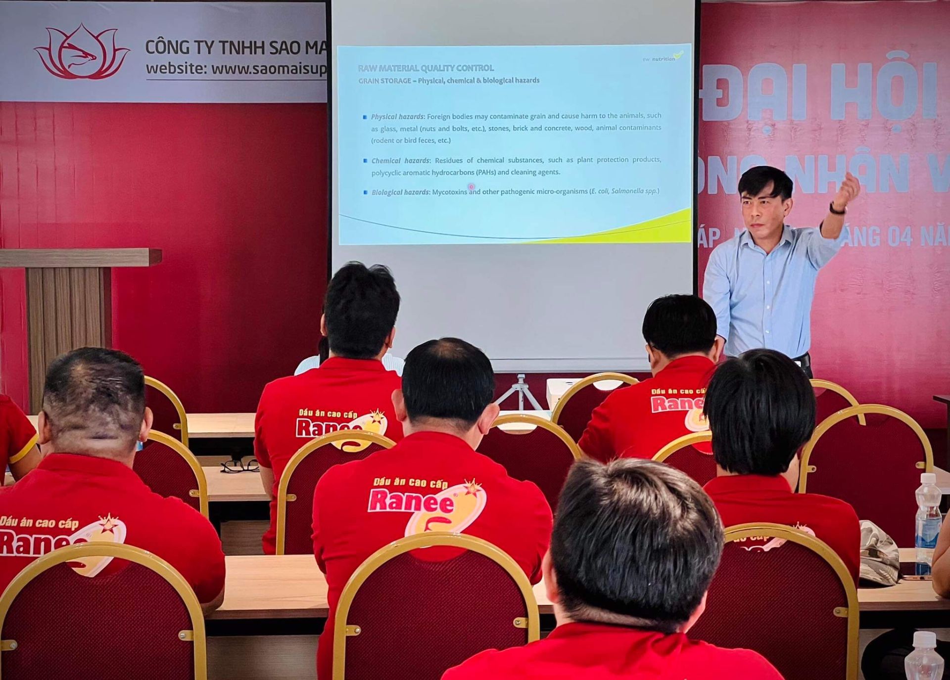 Ts. Nguyễn Sĩ Trung- Chuy&amp;ecirc;n gia h&amp;agrave;ng đầu về Quy tr&amp;igrave;nh lấy mẫu, kiểm mẫu, lưu trữ v&amp;agrave; ph&amp;acirc;n t&amp;iacute;ch mẫu chia sẻ kiến thức thiết yếu v&amp;agrave; chuy&amp;ecirc;n s&amp;acirc;u cho c&amp;aacute;n bộ, c&amp;ocirc;ng nh&amp;acirc;n vi&amp;ecirc;n Sao Mai Super Feed.